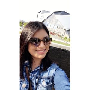 Meet your Posher, Mariela